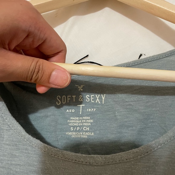 AMERICAN EAGLE OFF THE SHOULDER TOP - Picture 2 of 3